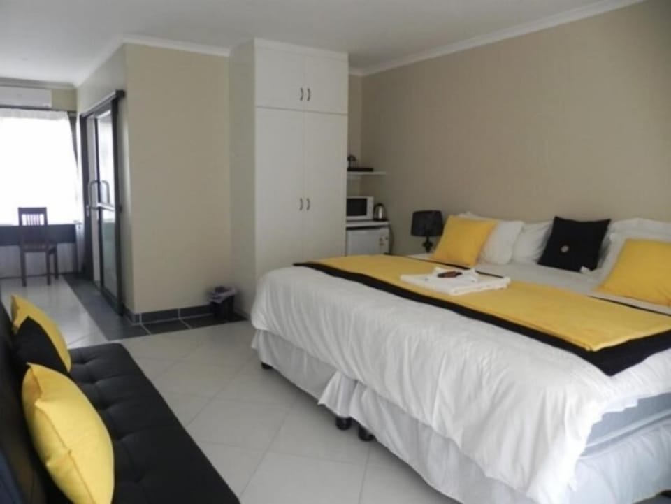 In-room safe, desk, iron/ironing board, free WiFi
