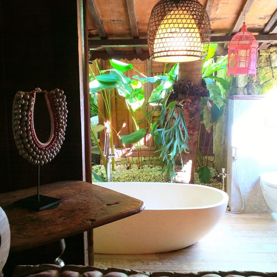 Java Old House | Deep soaking bathtub