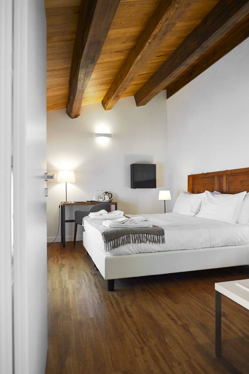 Premium bedding, down comforters, minibar, in-room safe
