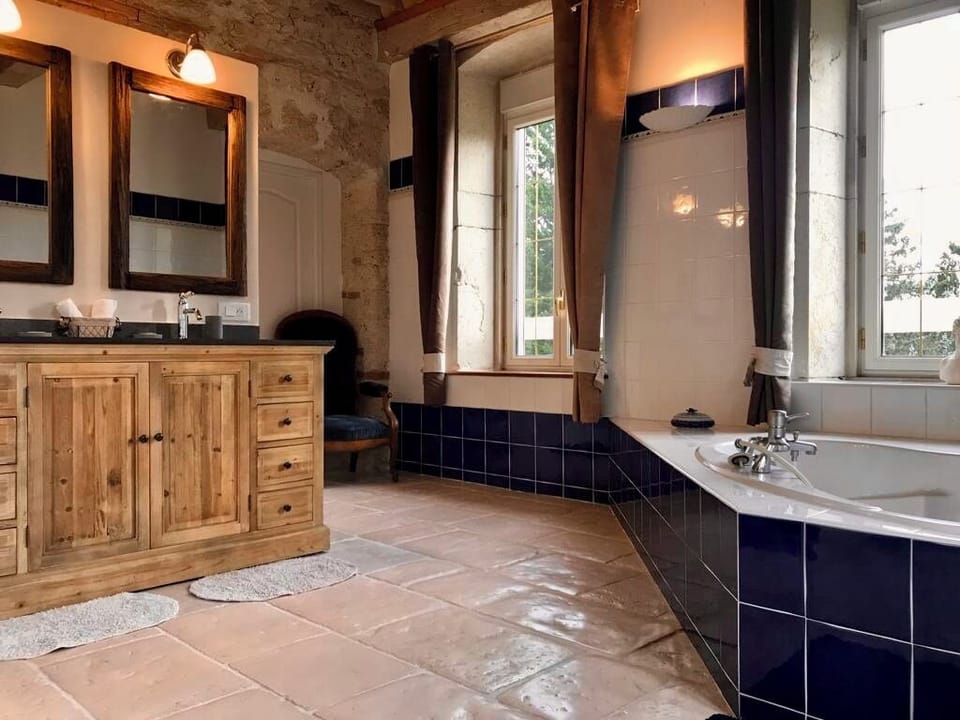 Junior Room, Multiple Beds | Bathroom | Designer toiletries, hair dryer, bathrobes, towels