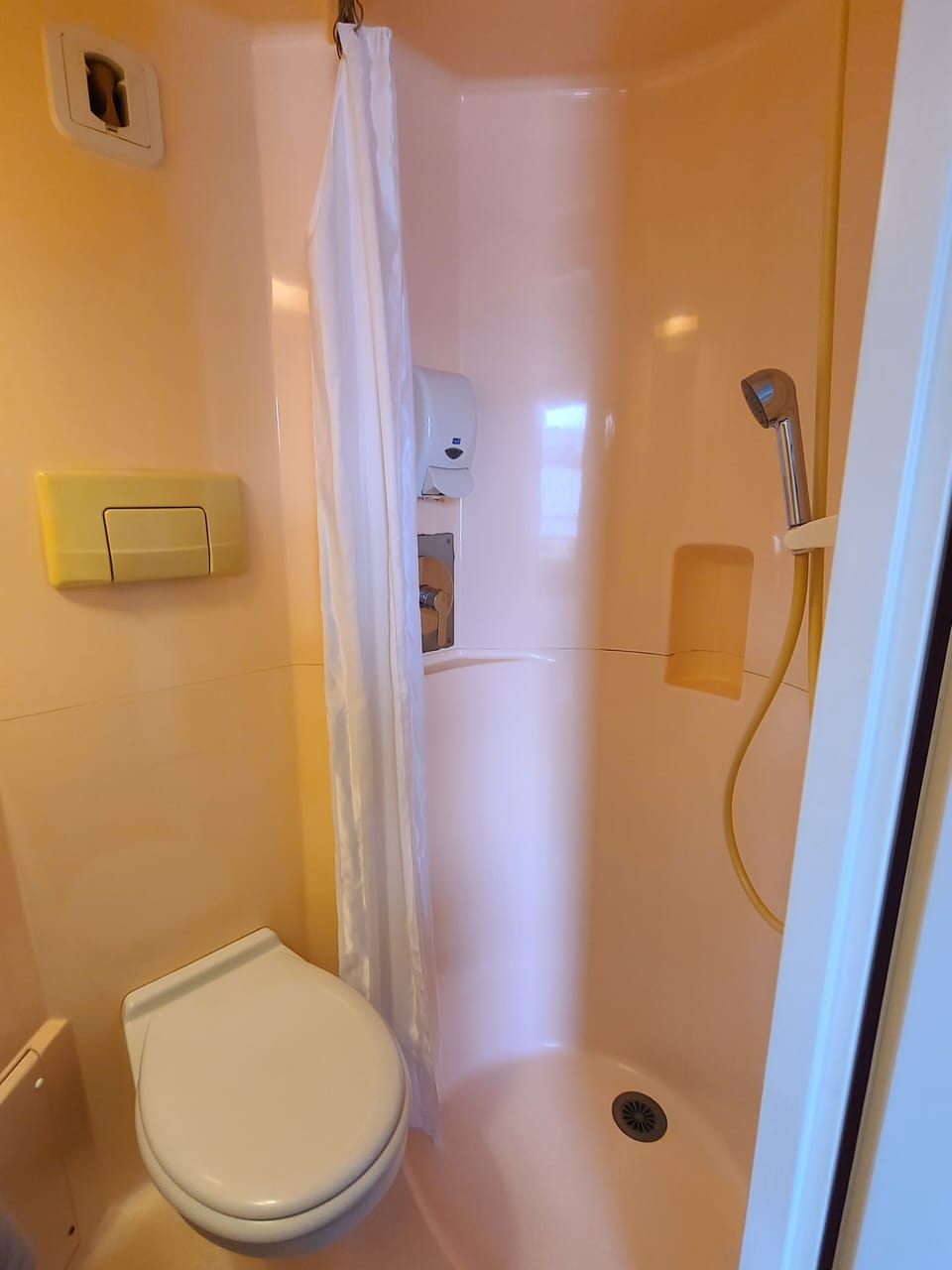 Shower, towels