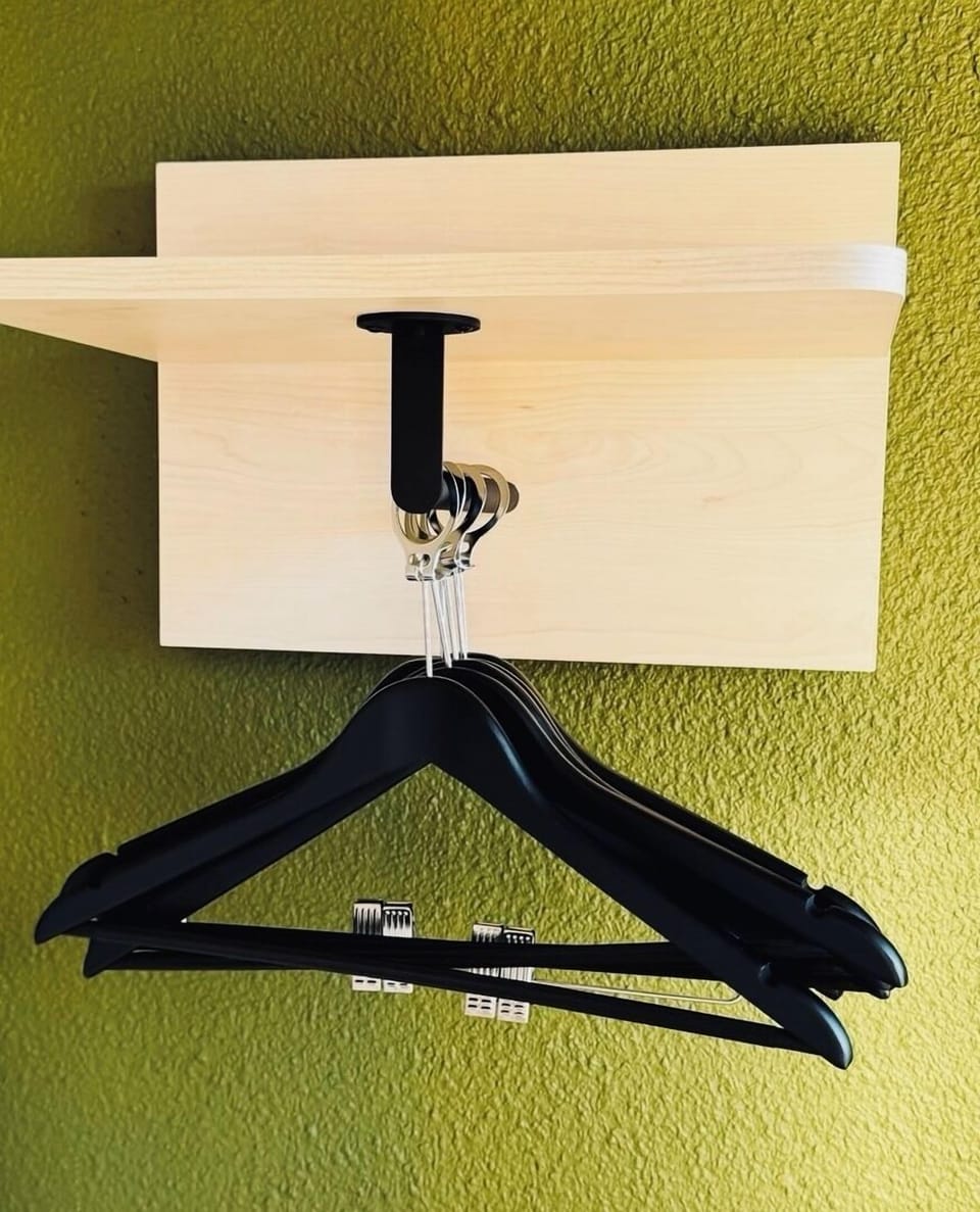 Egyptian cotton sheets, premium bedding, Select Comfort beds, desk