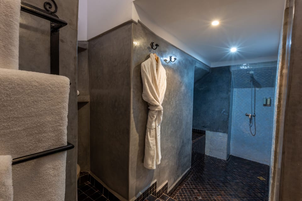 Triple Room, Private Bathroom (Tisli) | Bathroom | Shower, free toiletries, hair dryer, bathrobes