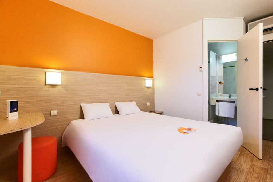 Standard Room, 1 Double Bed | Desk, blackout drapes, iron/ironing board, free cribs/infant beds