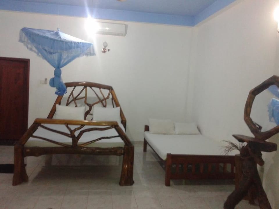 Basic Double Room, 1 Double Bed, Private Bathroom | Desk, iron/ironing board, free WiFi