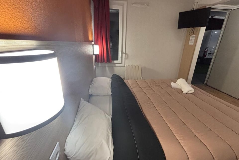 Standard Double Room | Desk, laptop workspace, blackout drapes, iron/ironing board