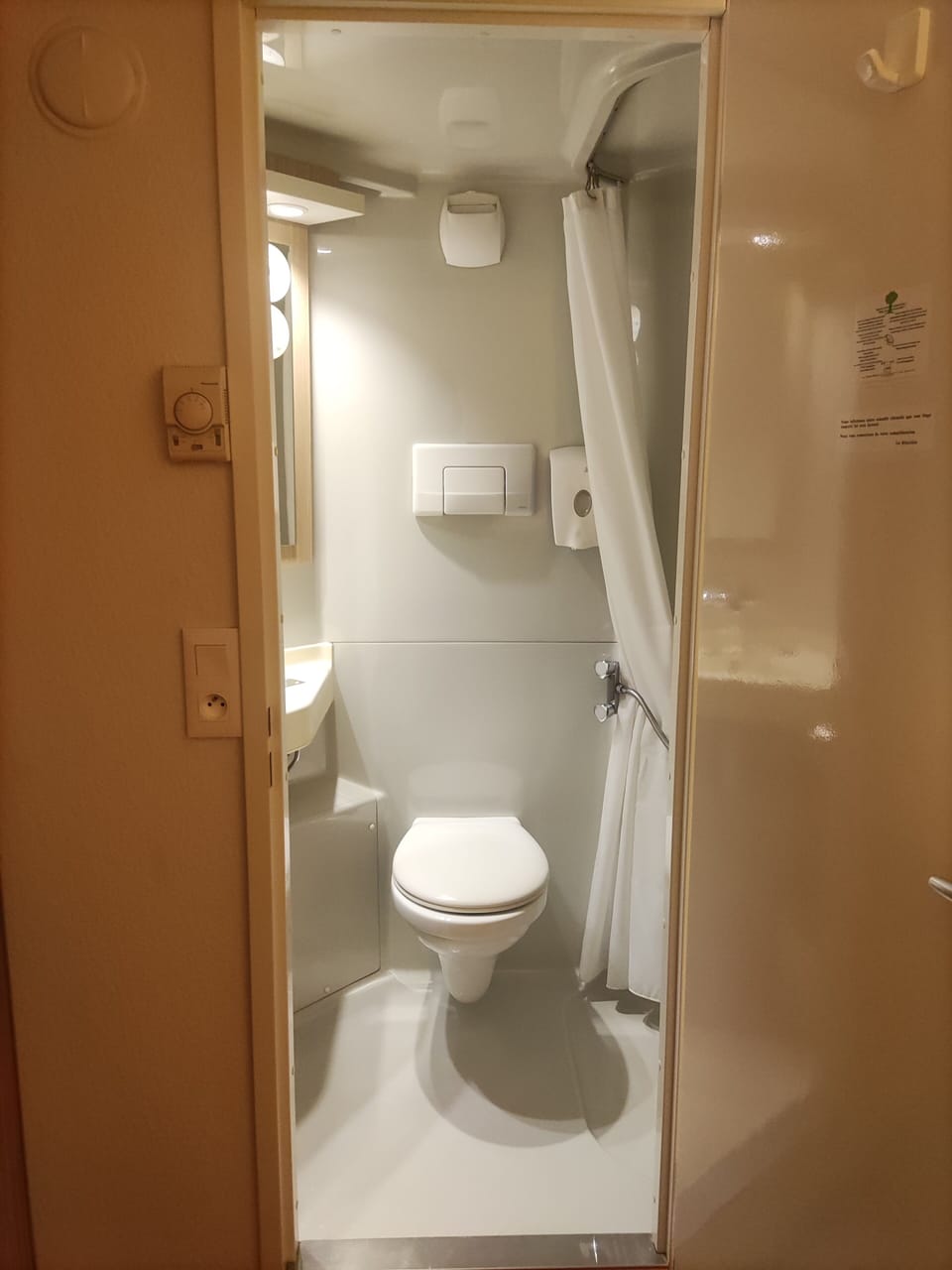 Shower, eco-friendly toiletries, towels