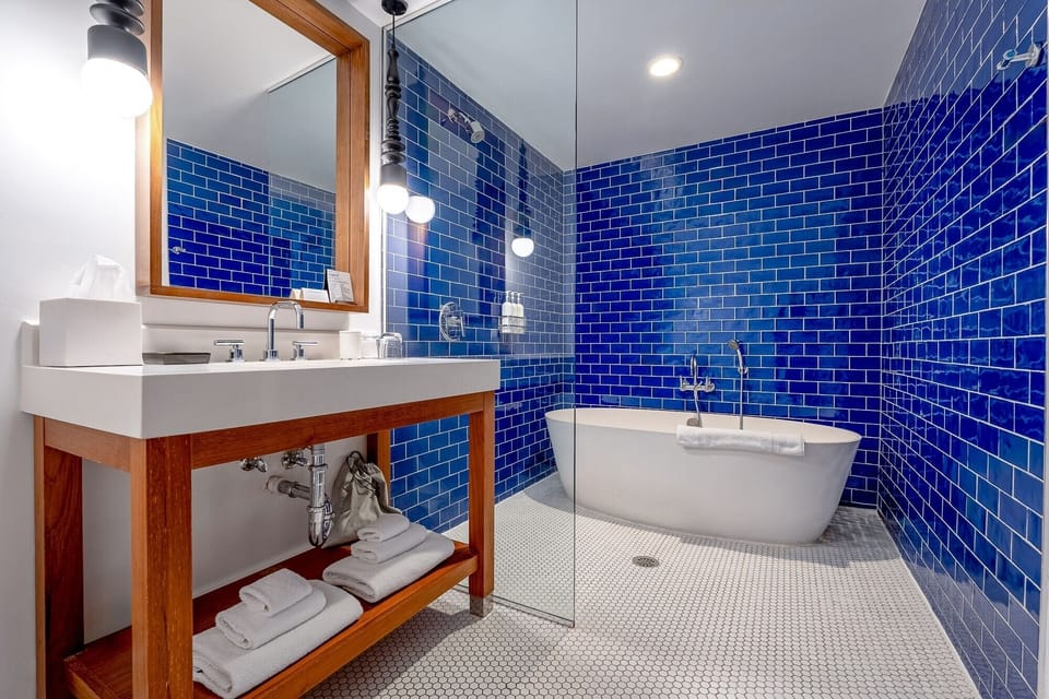 Premium Room, 1 King Bed, Balcony | Bathroom | Shower, designer toiletries, hair dryer, bathrobes