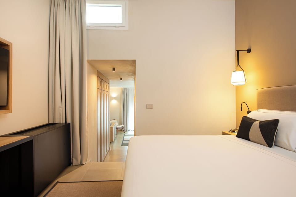 In-room safe, desk, blackout drapes, soundproofing
