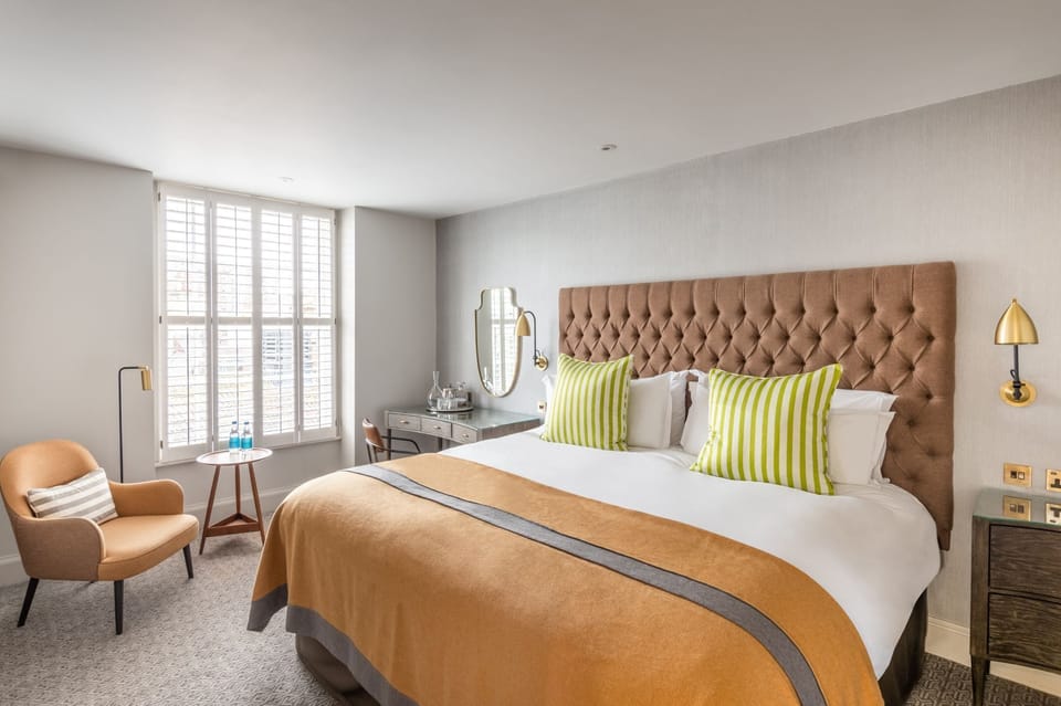 Minibar, in-room safe, desk, iron/ironing board