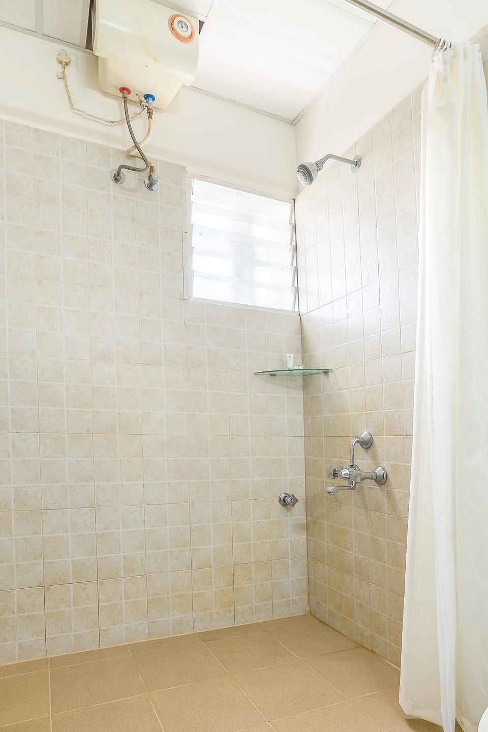 Standard Room | Bathroom | Shower, free toiletries, towels, soap