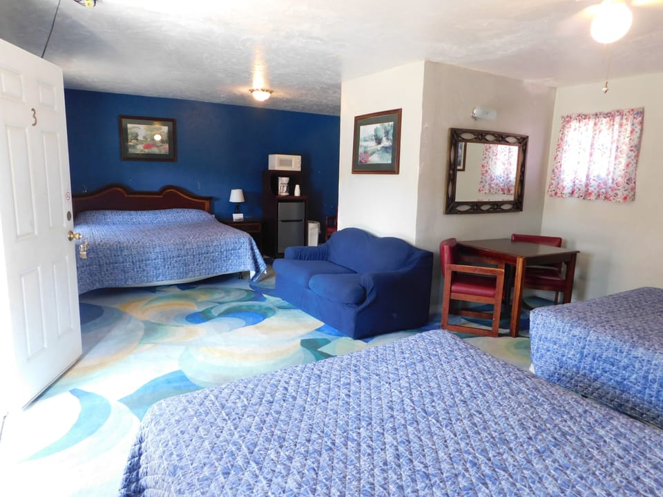 Family Triple Room, Multiple Beds, Non Smoking, Refrigerator & Microwave | Free WiFi, bed sheets