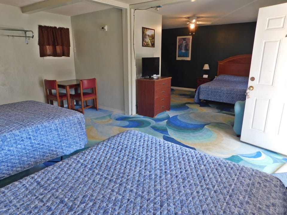 Family Triple Room, Multiple Beds, Smoking, Refrigerator & Microwave | Free WiFi, bed sheets