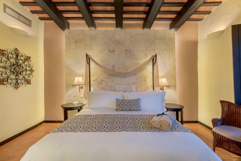 Royal Suite | Minibar, in-room safe, desk, soundproofing