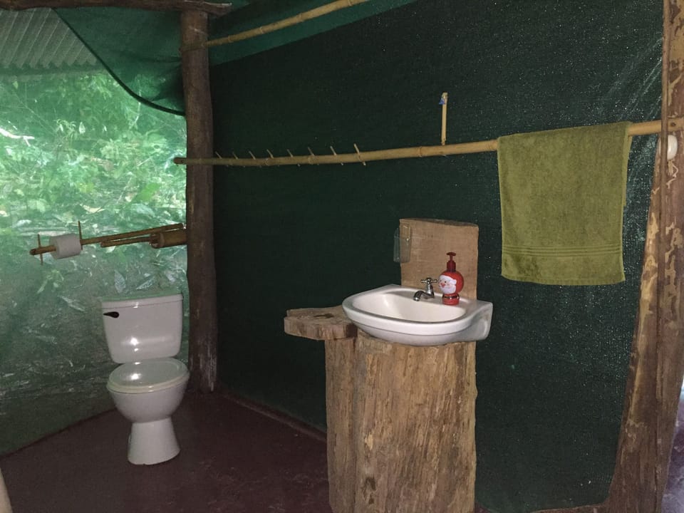 Superior Cabin, 1 Bedroom, River View, Mountainside | Bathroom | Free toiletries, towels
