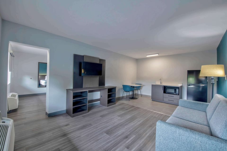 Desk, blackout drapes, free WiFi, bed sheets