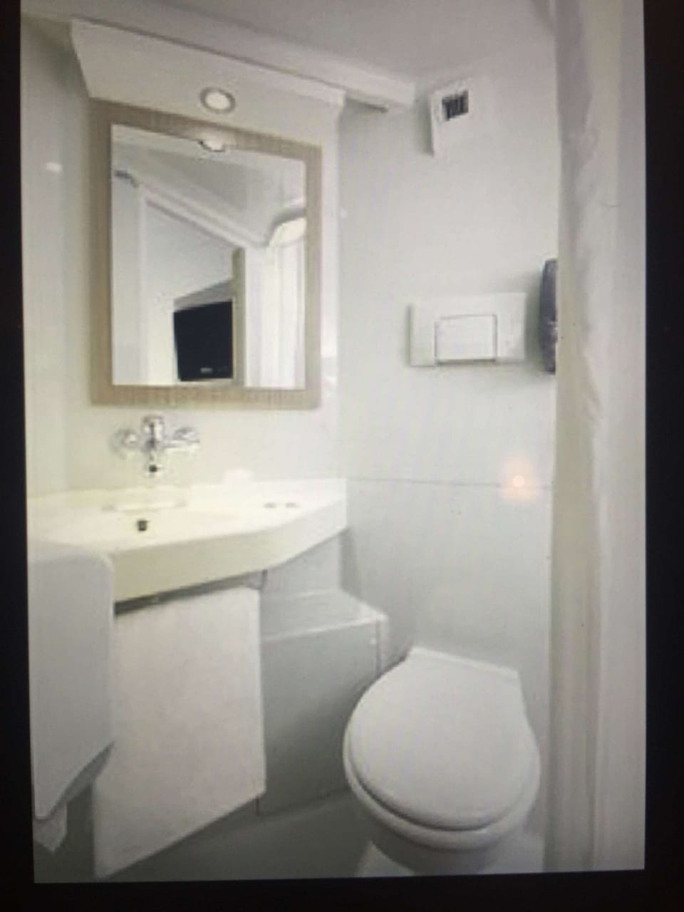 Shower, eco-friendly toiletries, towels