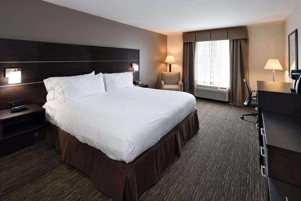 Egyptian cotton sheets, premium bedding, Tempur-Pedic beds, in-room safe