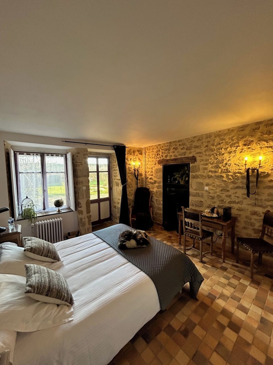 Double Room (Simon de Chausseroye) | Premium bedding, desk, soundproofing, cribs/infant beds