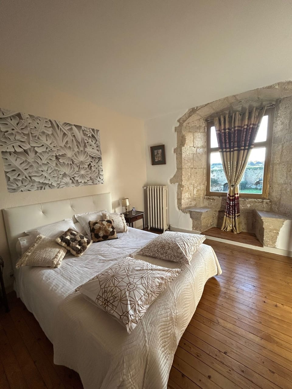 Superior Double Room (Des Rois) | Premium bedding, desk, soundproofing, cribs/infant beds