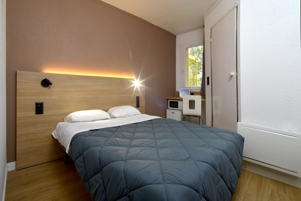 Standard Room, 1 Double Bed | Desk, blackout drapes, free WiFi