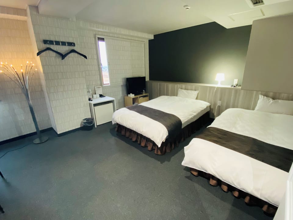 Twin Room, Non Smoking | Desk, WiFi (free)