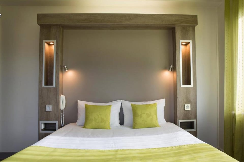 Premium bedding, in-room safe, individually decorated, desk