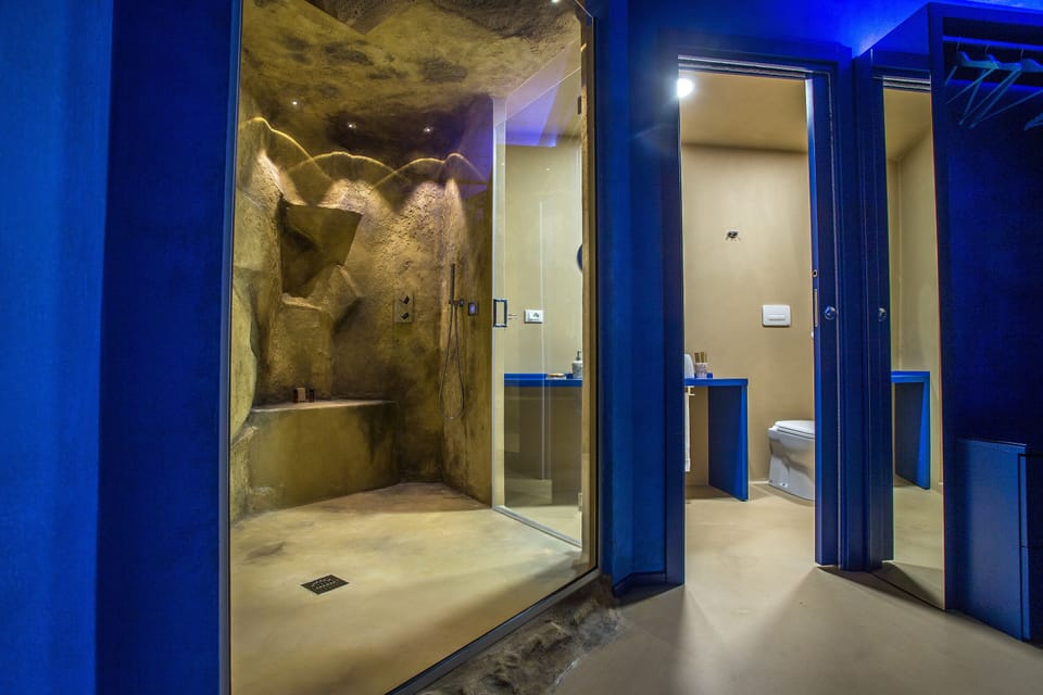 Honeymoon Studio Suite | Premium bedding, minibar, in-room safe, individually furnished