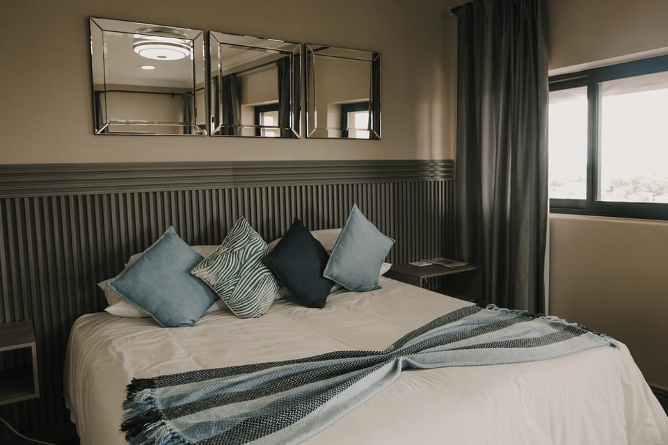 Deluxe Room, 1 Bedroom | Premium bedding, desk, free WiFi, bed sheets