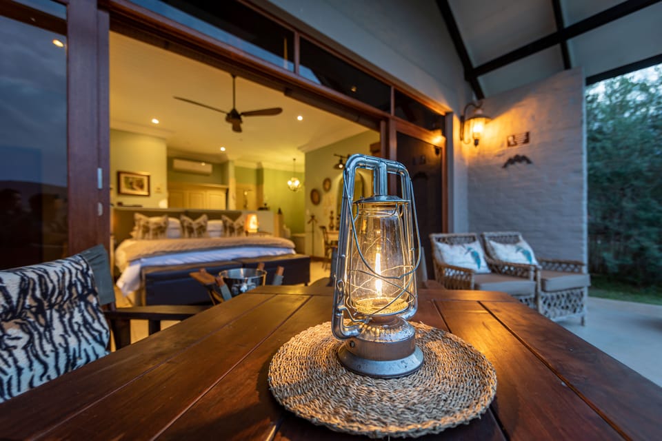 Ndlulamithi Luxury Suite, River View | Premium bedding, down comforters, Select Comfort beds, minibar