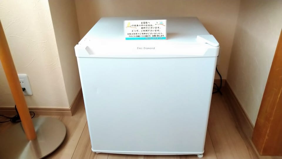 In-room safe, WiFi (free), bed sheets