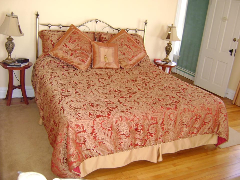 Egyptian cotton sheets, premium bedding, individually decorated