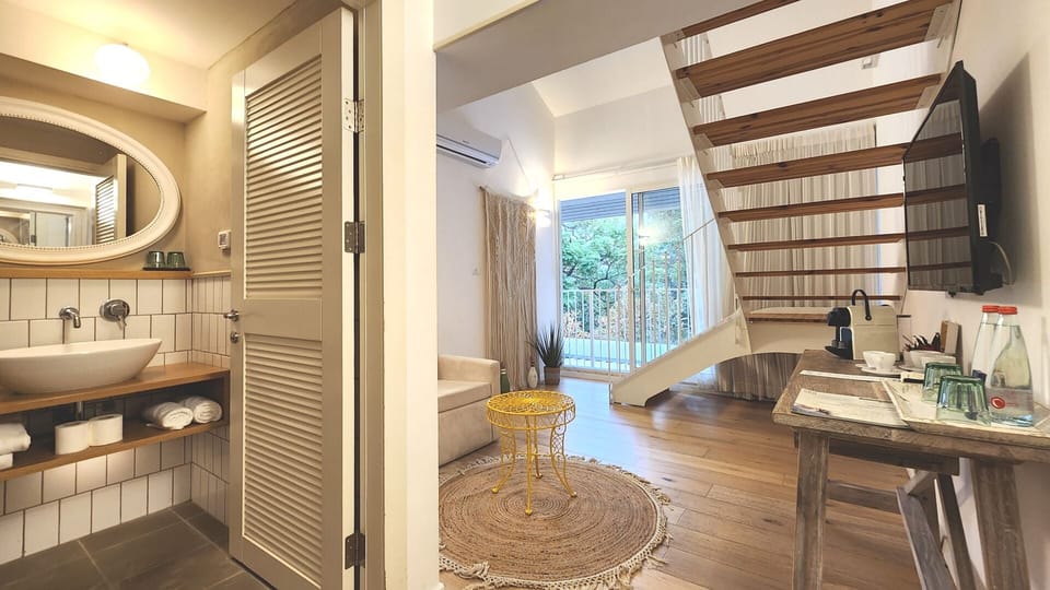 Executive Gallery Room  (Includes access to the spa facilities) | In-room safe, desk, soundproofing, WiFi (free)