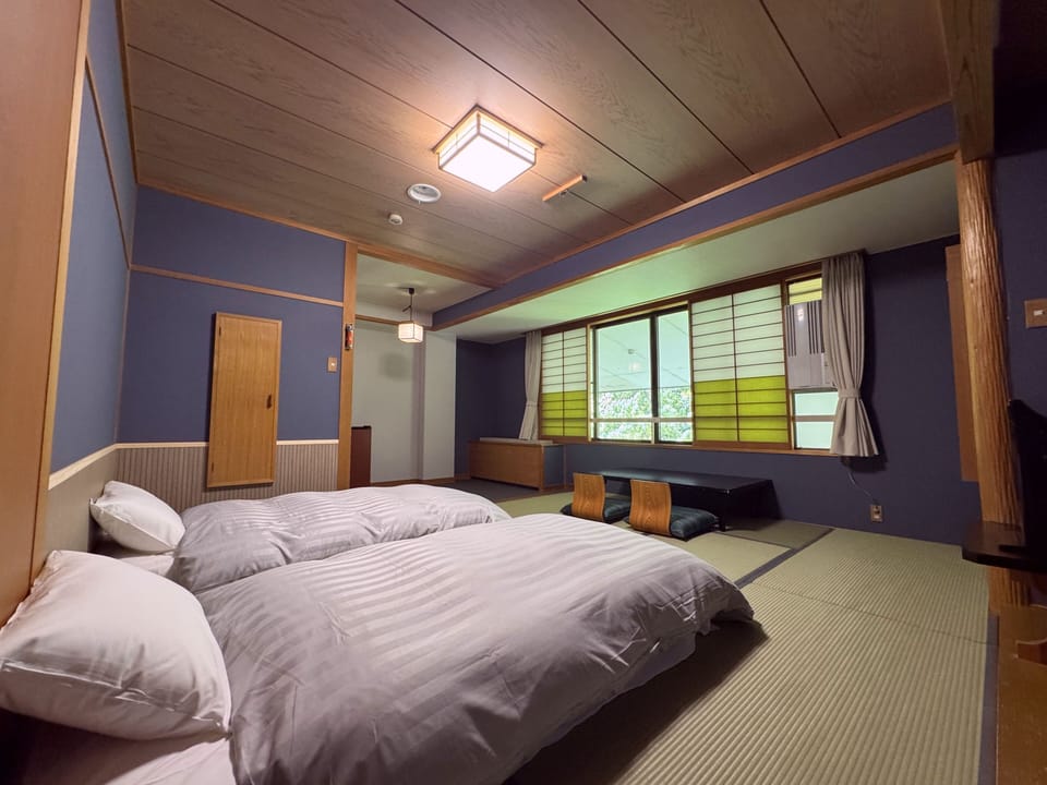 Standard Room, Multiple Beds, Non Smoking, Mountain View | In-room safe, bed sheets