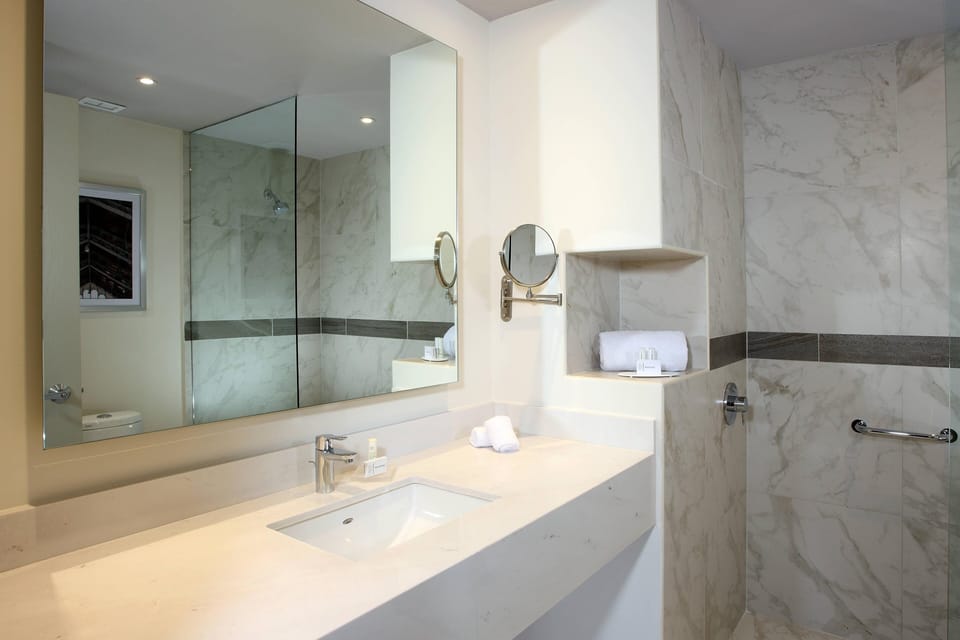 Shower, free toiletries, hair dryer, towels
