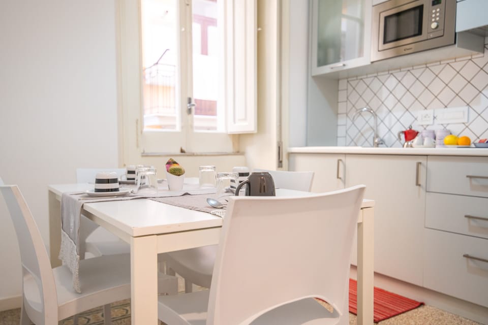 Classic Room, 1 Bedroom, Non Smoking, City View | Private kitchen | Fridge, dining tables