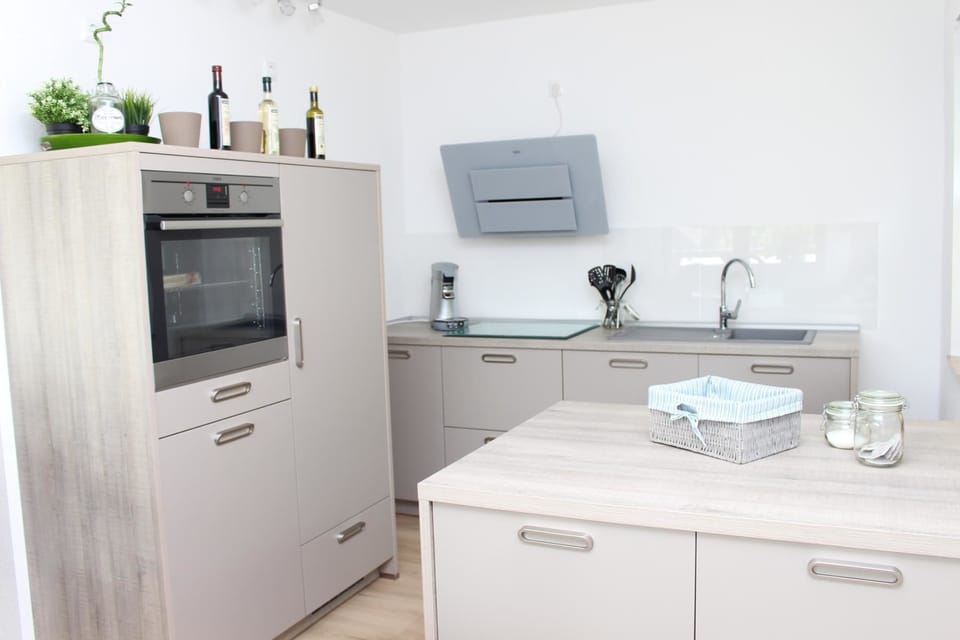 Premium Apartment, 2 Bedrooms, Balcony (Apartment Loeffelstiel) | Private kitchen | Fridge, microwave, oven, stovetop