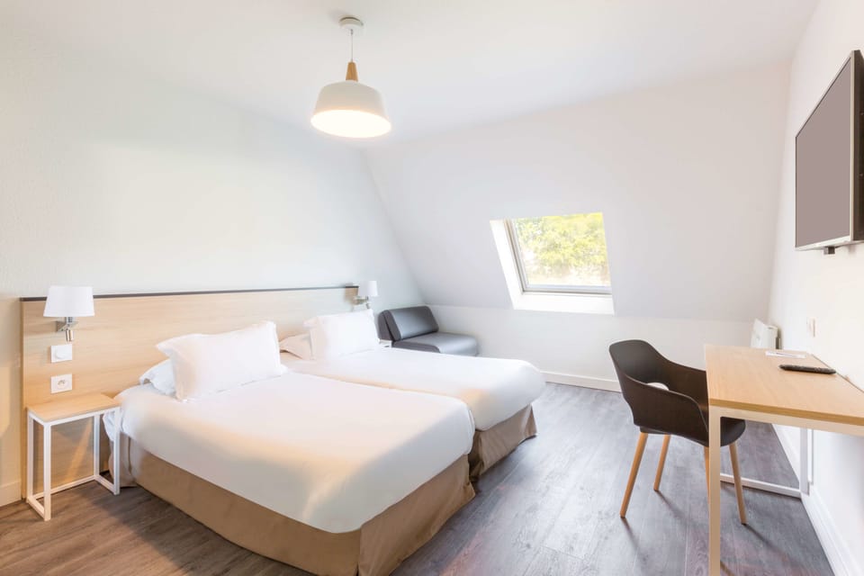 In-room safe, desk, soundproofing, iron/ironing board