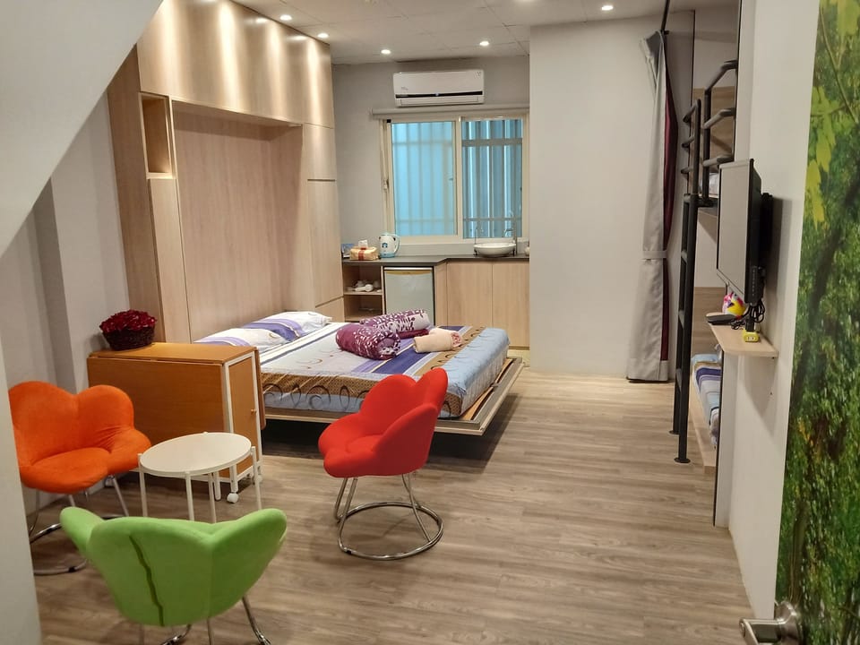 Business Quadruple Room, Refrigerator, Ground Floor | 5 bedrooms, blackout drapes, soundproofing, free WiFi