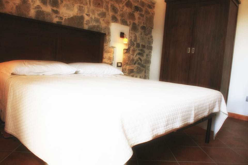 Comfort Apartment, Multiple Bedrooms, Mountain View | Desk, laptop workspace, soundproofing, free cribs/infant beds