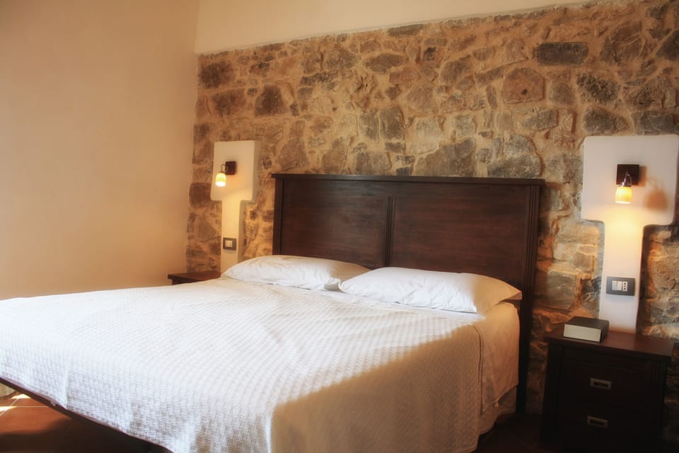 Comfort Apartment, Multiple Bedrooms, Mountain View | Desk, laptop workspace, soundproofing, free cribs/infant beds
