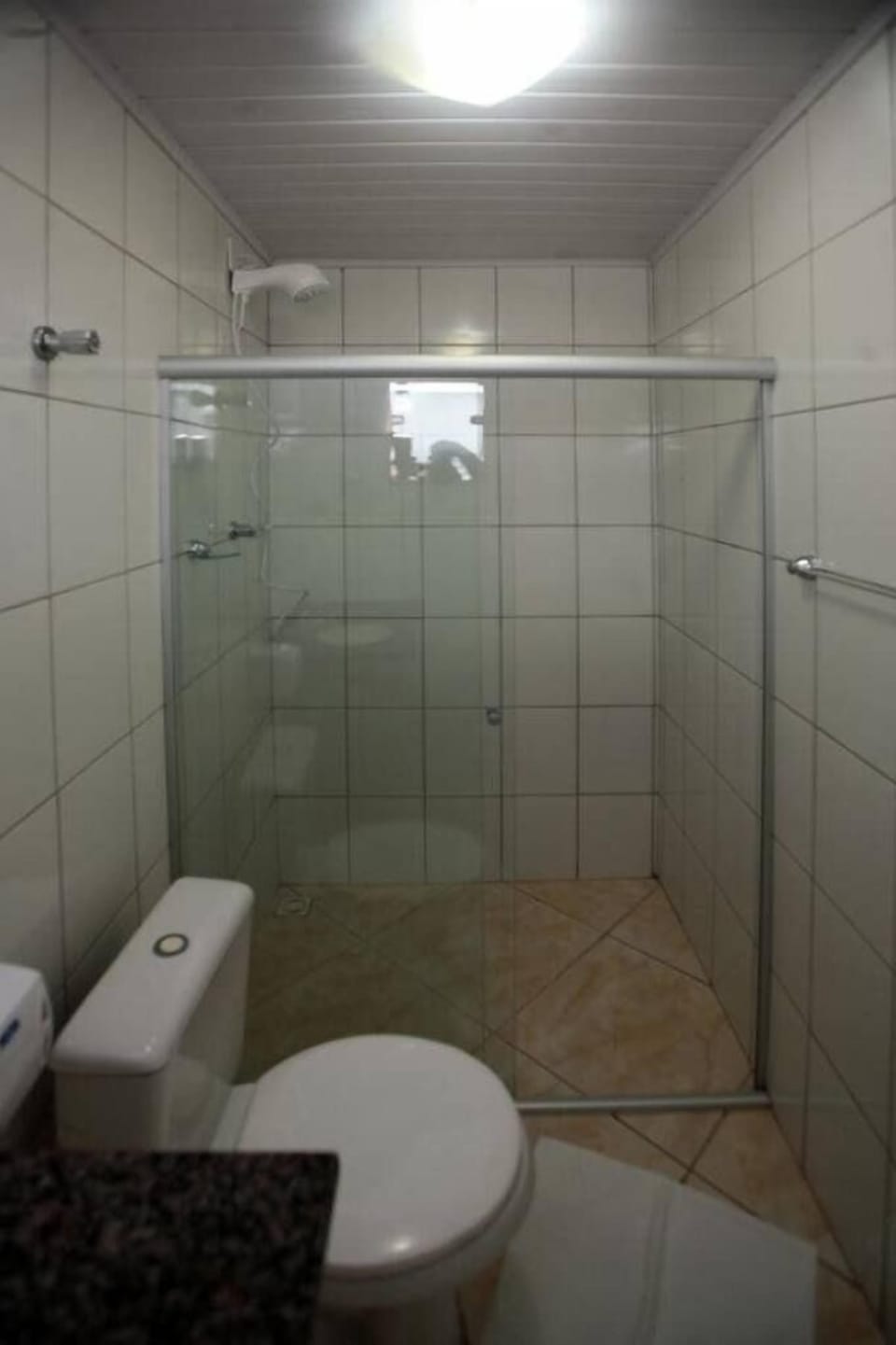 Family Room | Bathroom | Shower, free toiletries, hair dryer, towels