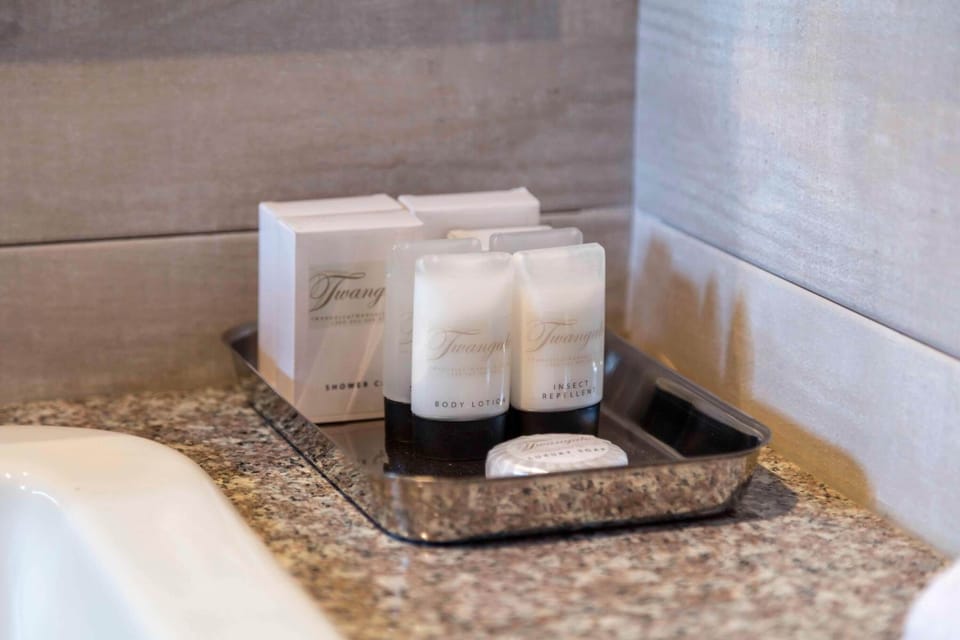 Deep soaking tub, free toiletries, hair dryer, bathrobes