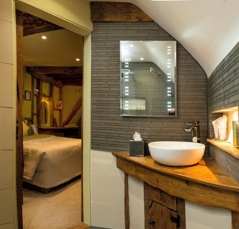 Deluxe 'Swallows' Double Bedroom (With Spa Access) | Bathroom | Towels, soap, shampoo, toilet paper