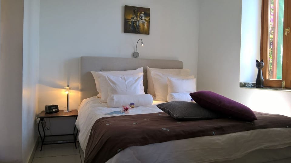 Junior Suite | Premium bedding, down comforters, pillowtop beds, minibar