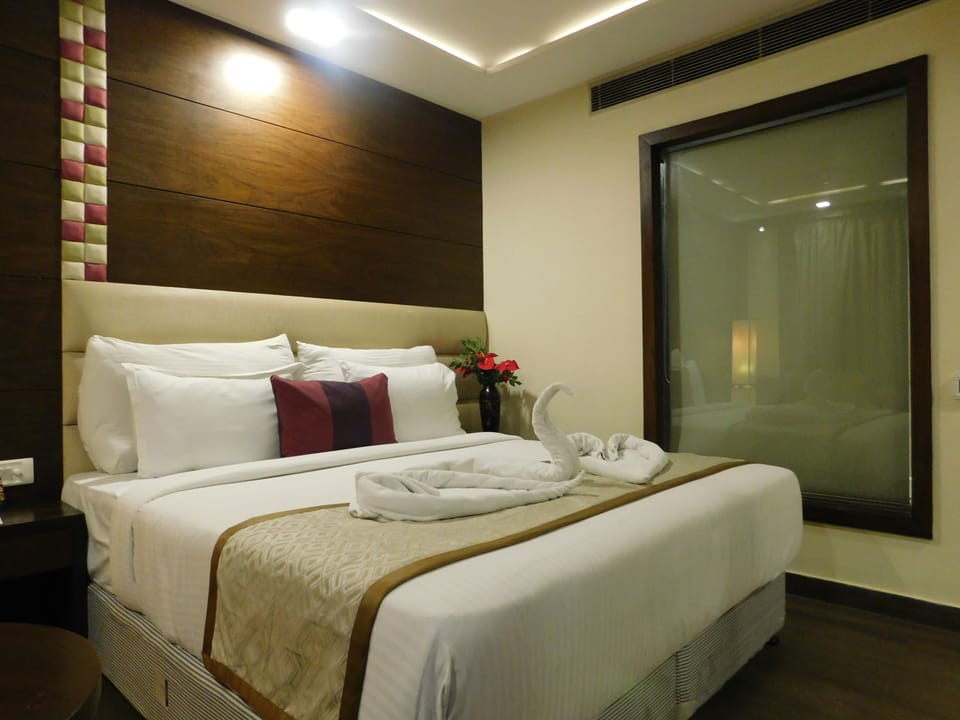 Standard Studio Suite | Premium bedding, minibar, in-room safe, desk