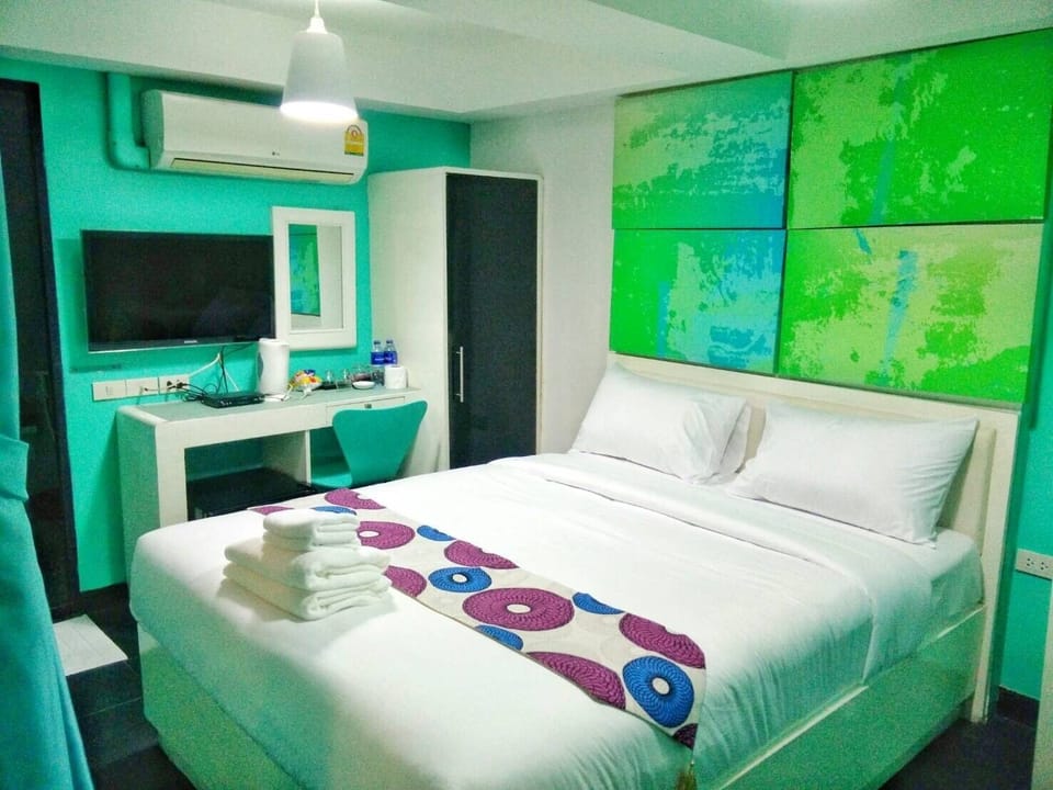 Double Room | Minibar, in-room safe, desk, free WiFi