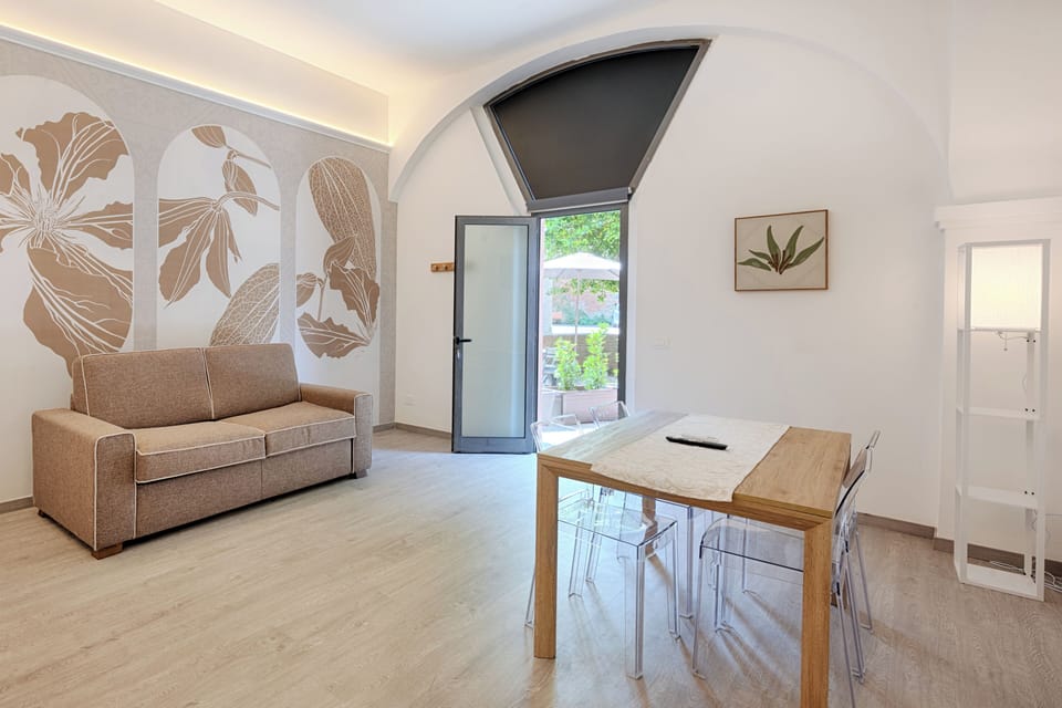 Deluxe Apartment | Living area | Flat-screen TV