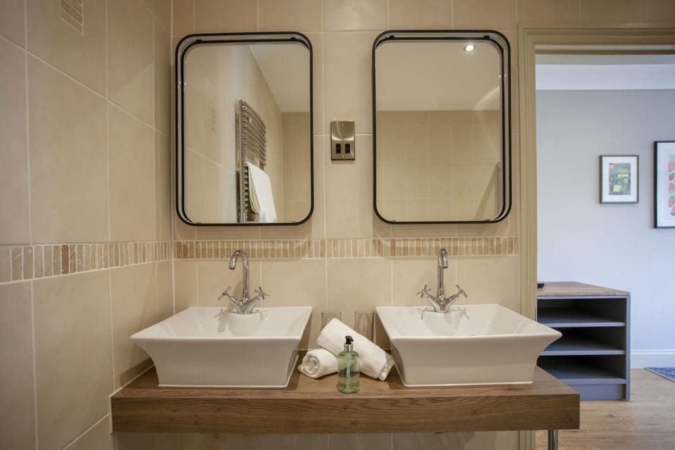 Family Suite, Ensuite | Bathroom