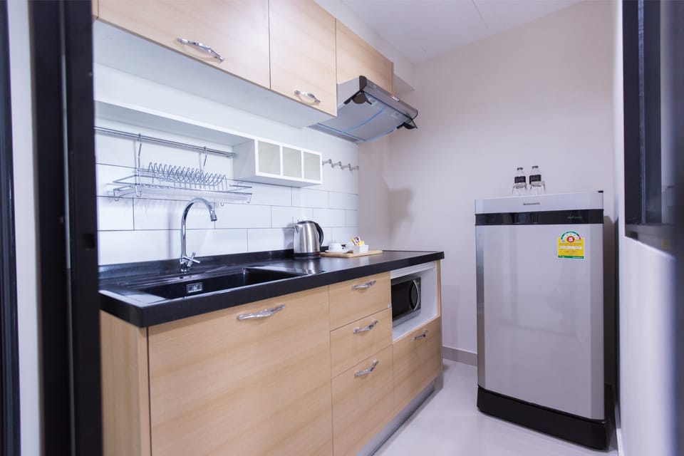 Deluxe 1 Bedroom Suite | Private kitchen | Fridge